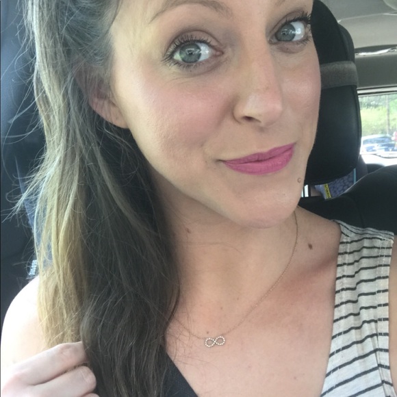 Meet your Posher, Julie - Picture 2 of 3